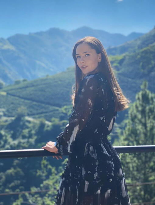 yulia sanina looking pretty again